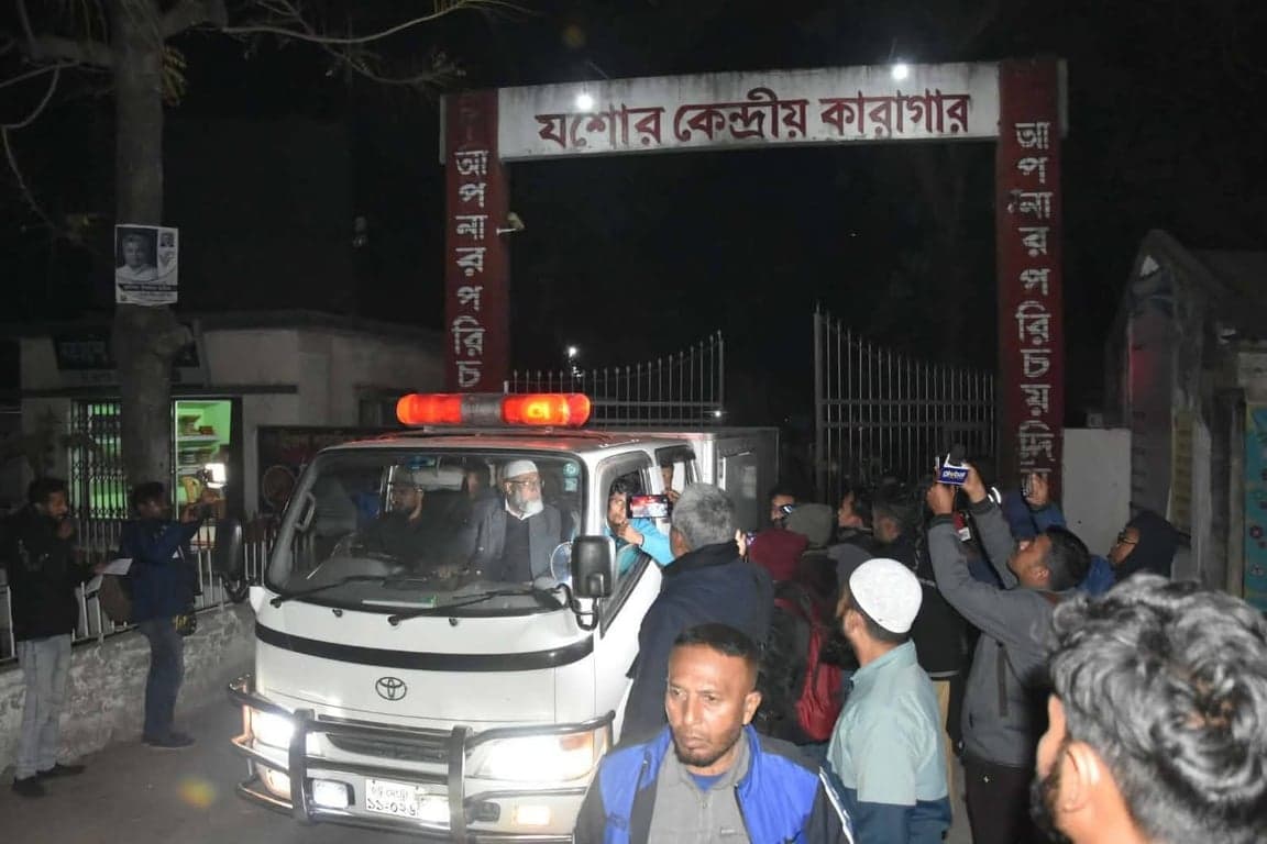 Chhatra League's Saddam bursts into tears touching bodies of wife, son at jail gates