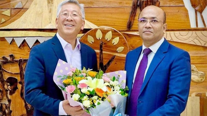 Donald Lu arrives in Dhaka