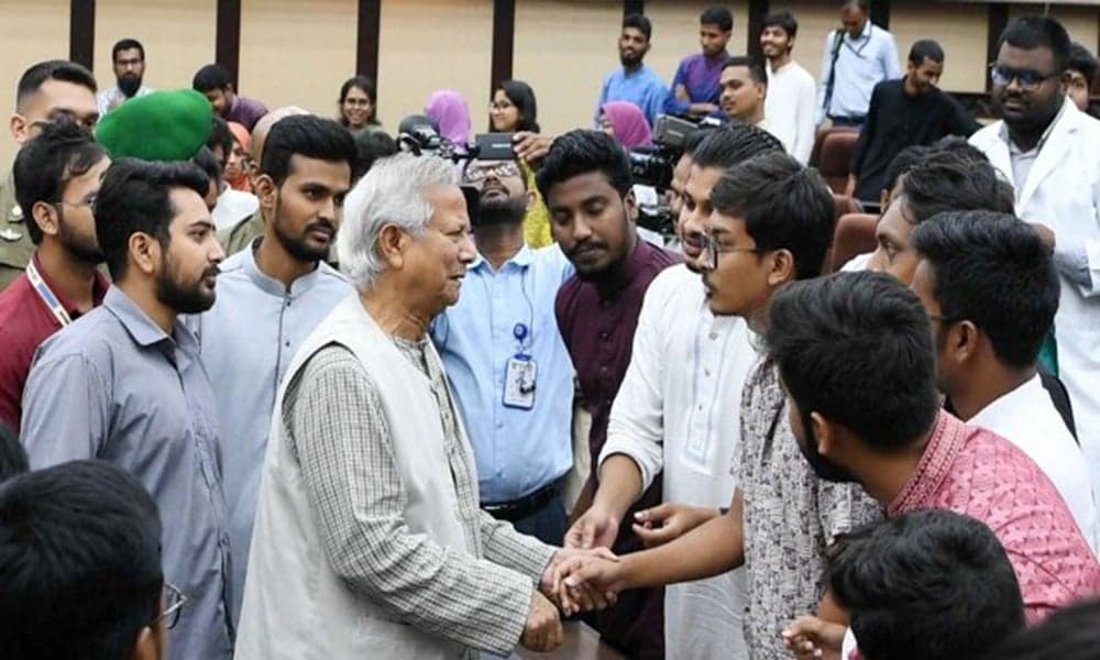 Yunus breaks down recalling student martyrs