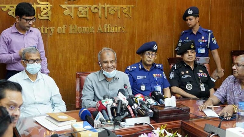 Home Adviser clarifies Asif Mahmud's gun license issue