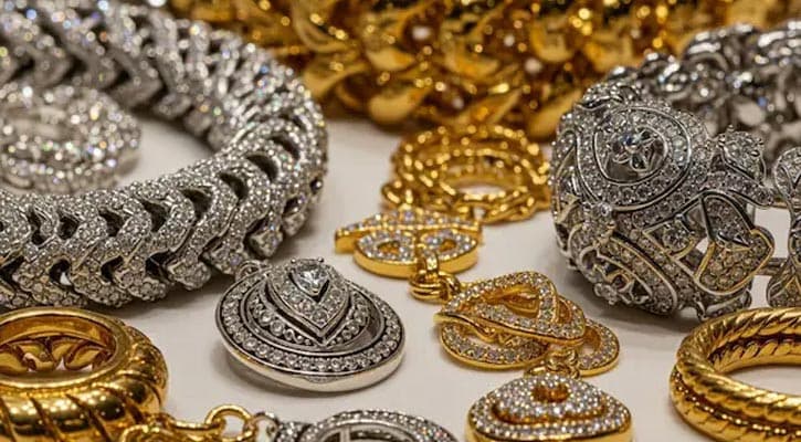 Gold, Silver prices see sharp drop in local market