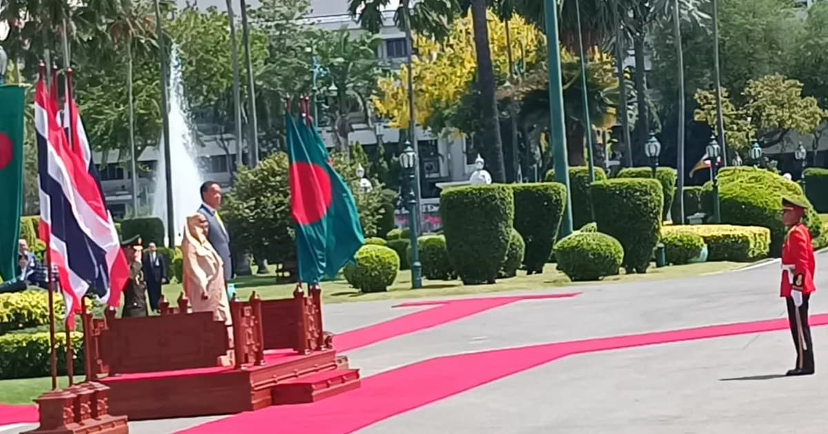 থাইল্যান্ডের প্রধানমন্ত্রী থাভিসিনের সঙ্গে শেখ হাসিনার দ্বিপক্ষীয় বৈঠক