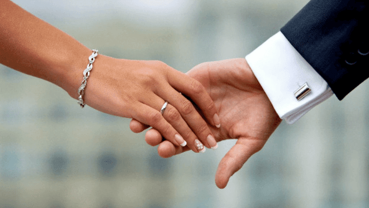 Is there a 'perfect' age to tie the knot?