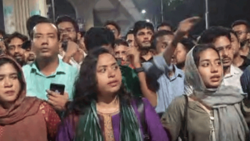 Chhatra Dal marches through DU campus removing Chhatra Shibir