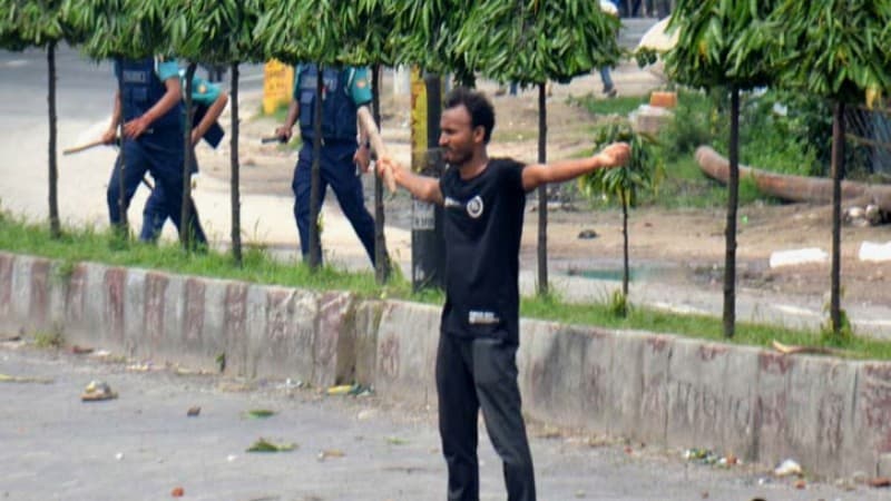 'Abu Sayed killed by bricks thrown by protesters'