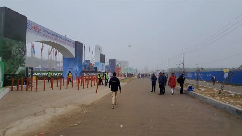 Trade fair empty of buyers on holiday
