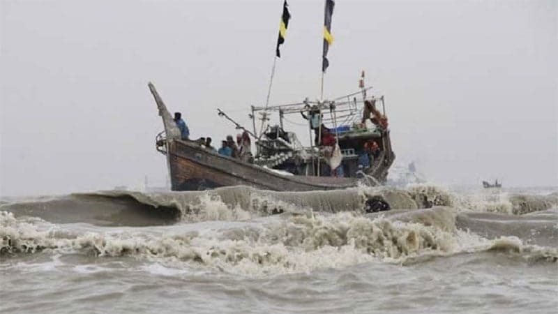 Trawler sinks in Bay of Bengal; 9 fishermen rescued, 3 missing