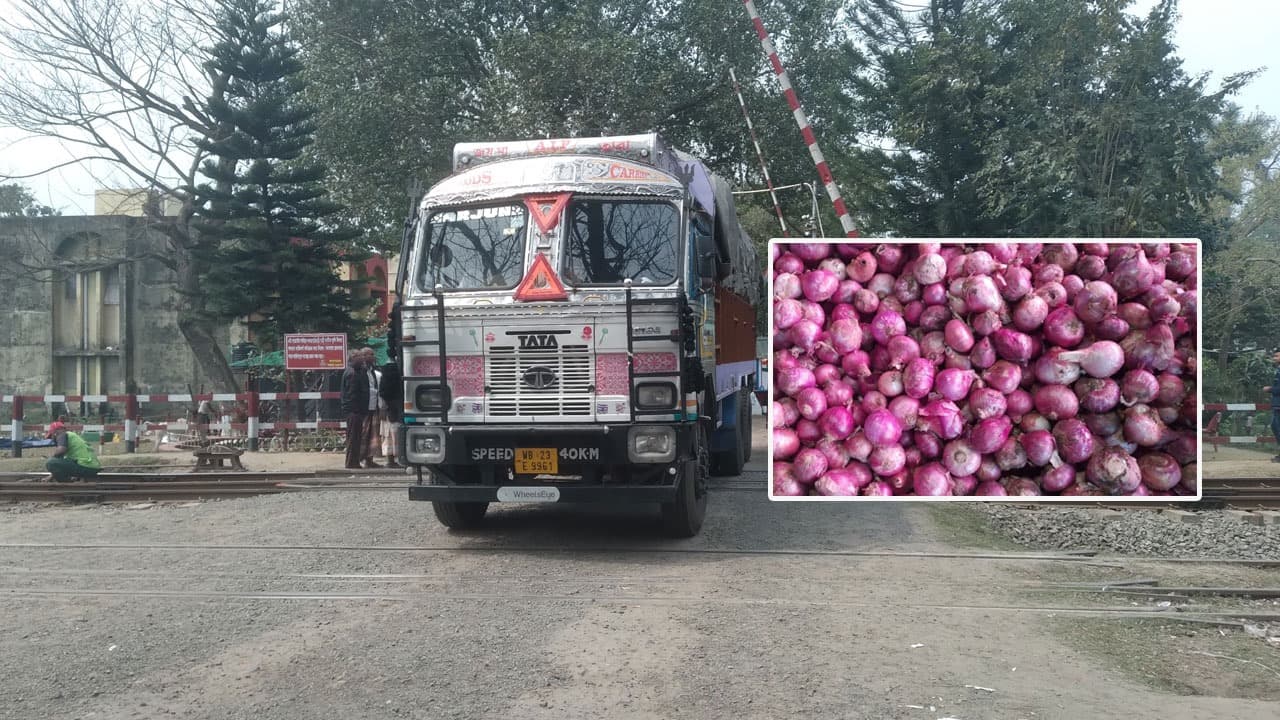 Indian onions imported through Hili land port after long pause