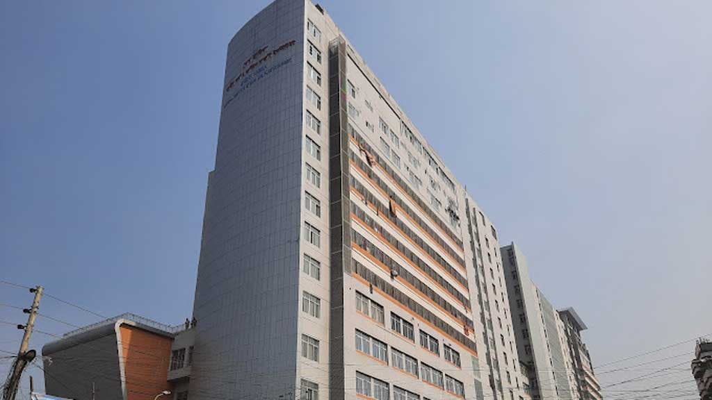 Child among 3 burnt in explosion from gas leakage in Shukrabad