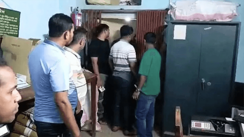 Tk16 lakh stolen from Khulna Krishi Bank branch