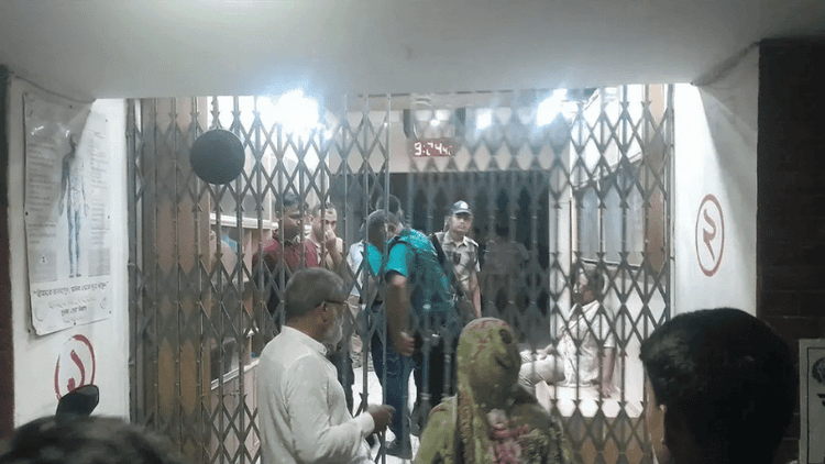 OC among five police officer withdrawn over assault on Swechchhasebak Dal leader in Rangpur