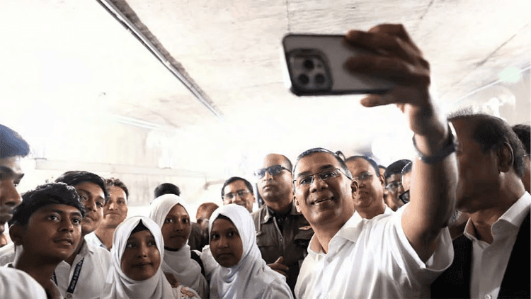 PM shares lunch with students visiting parliament session