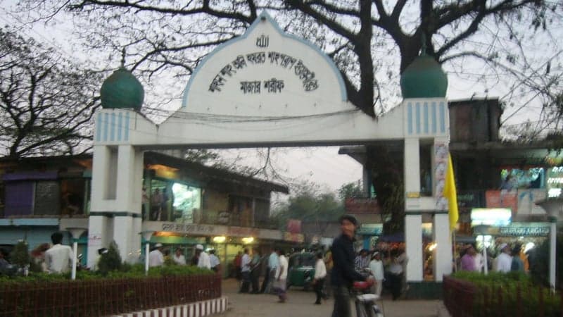 Midnight clash erupts at Shah Paran shrine