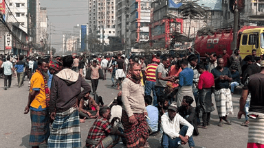 Battery-powered rickshaw drivers block road in Badda