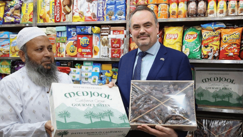 US ambassador express delight to see American dates, Tang in Dhaka markets