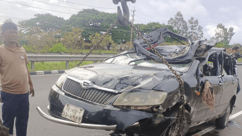 3 killed in expressway crash in Munshiganj