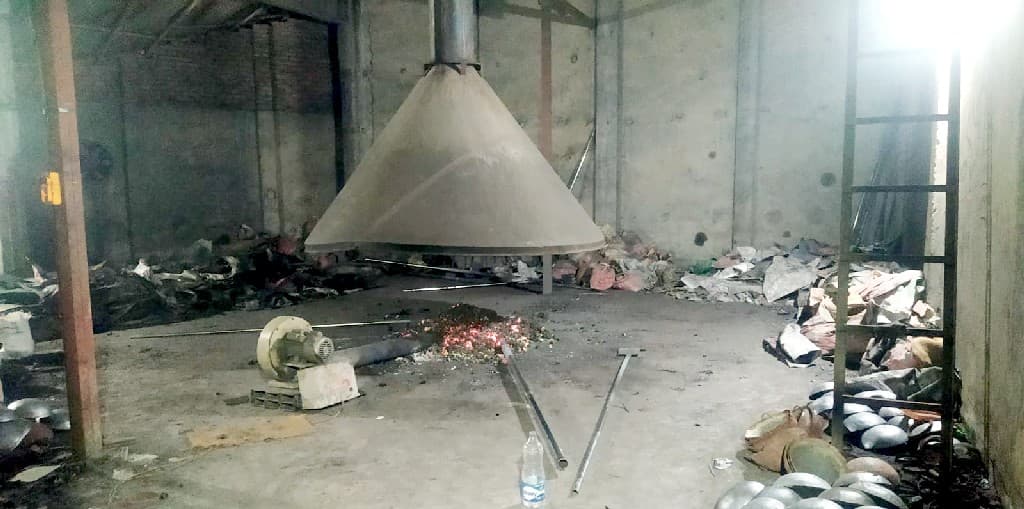 Illegal lead factory raided in Chapainawabganj, 8 sent to jail