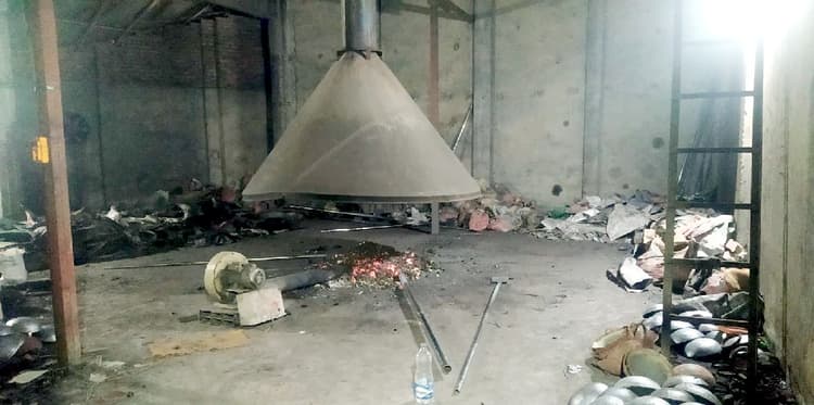 Illegal lead factory raided in Chapainawabganj, 8 sent to jail