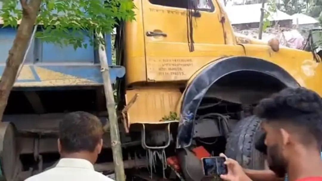 Four killed in truck-van collision in Nilphamari