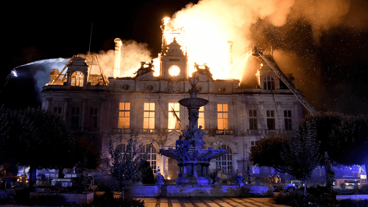 France turns battlefield with fire-looting-clashes, arrests crossed 1,200