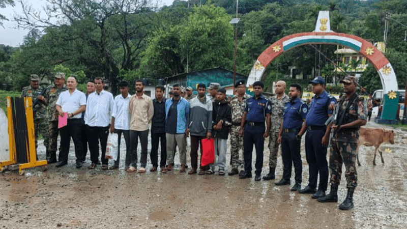 Seven Bangladeshis handed back by India through Tamabil border