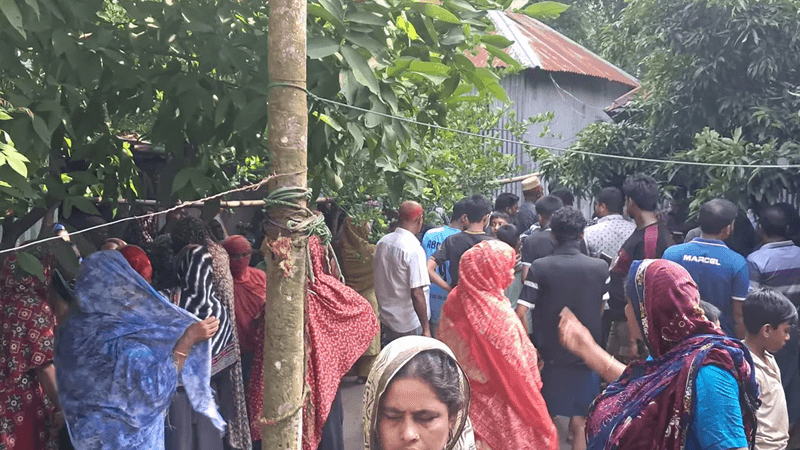 Tea shop owner’s throat slit at own home