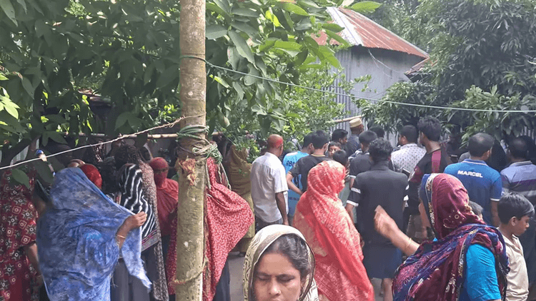 Tea shop owner’s throat slit at own home