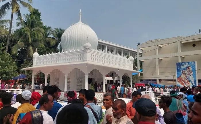Lalon's humanist philosophy draws thousands to annual shrine gathering