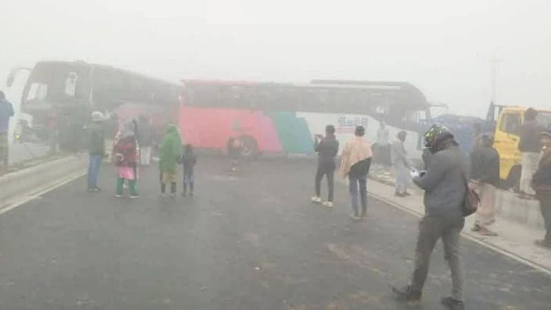 25 injured as 6 vehicles collide on Rangpur-Dhaka Highway due to dense fog