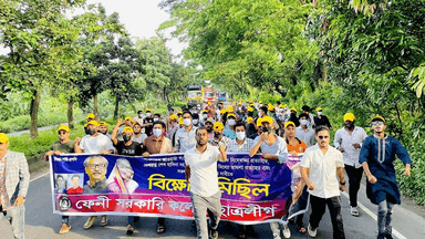 Flash march by banned Chhatra League in Feni