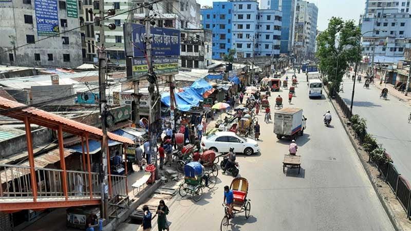 ঢাকার ফুটপাত দিয়ে স্বাচ্ছন্দ্যে হাঁটা এখন স্বপ্নের মতো 