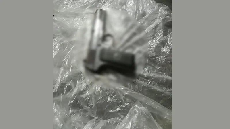 Looted pistol recovered from Chawkbazar by RAB-10