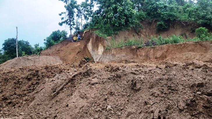 পাহাড়খেকোদের দ্রুত আইনের আওতায় আনা হোক