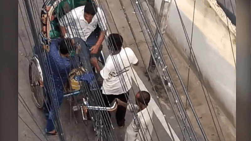 Snatching by stopping rickshaw, pocket-cutting video goes viral