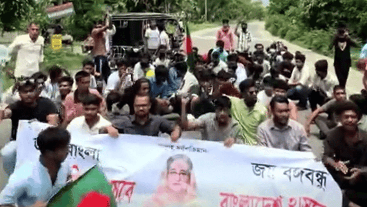 Bangabandhu mural defaced with ink, Chhatra League marches in protest