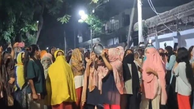 Midnight protests erupt at Eden College demanding ban on student politics