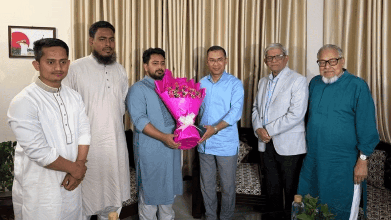 Tarique Rahman visits Nahid Islam's residence with flowers