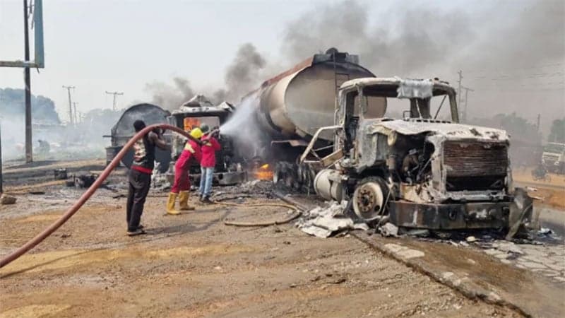 নাইজেরিয়ায় জ্বালানিবাহী ট্যাংকার বিস্ফোরণে নিহত ৭০