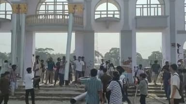Sher-e-Bangla Agricultural University students vandalise trade fair structures over secretariat relocation plan