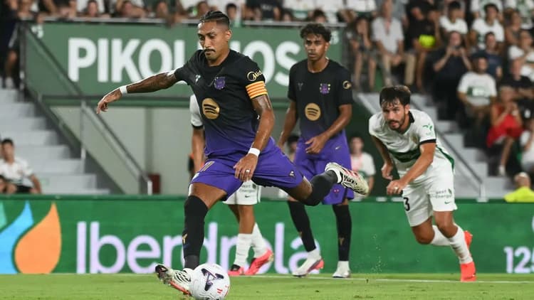 Barcelona begin title defence with stunning 5-0 tout of Elche