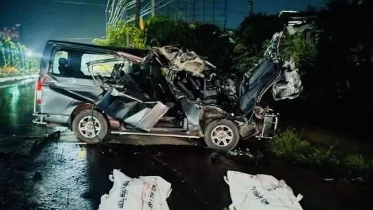 Four killed, 11 injured in Chattogram road crash