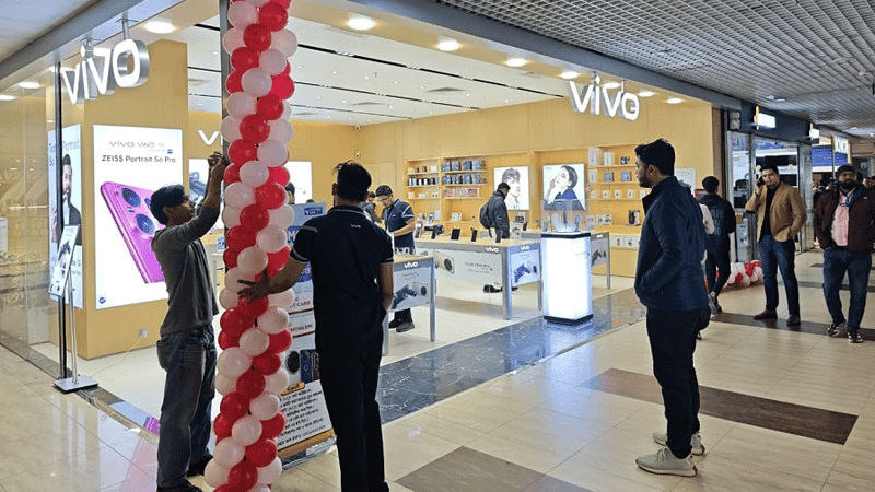 Smuggler-linked protests disrupt legal mobile production in Bangladesh