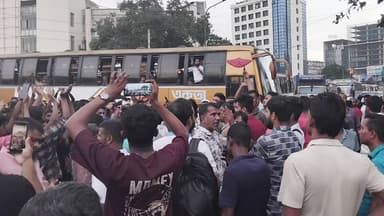 Bus workers block road in front of Mahakhali terminal