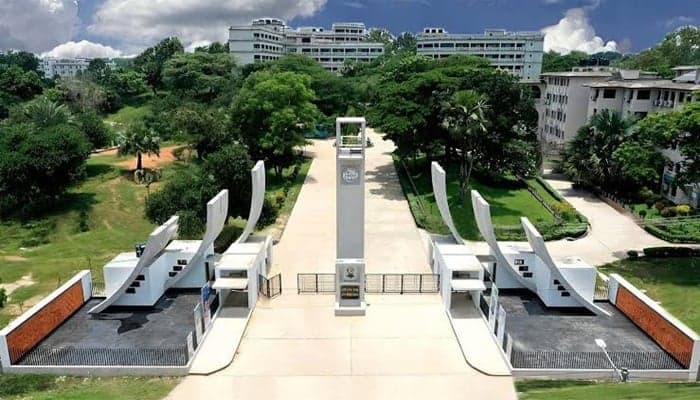 Comilla University teachers, students suffer