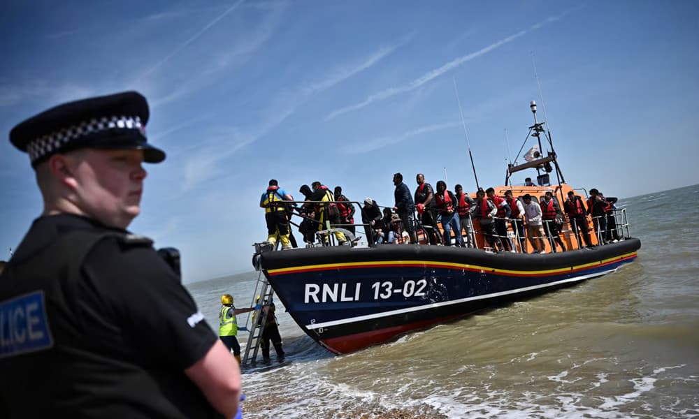 UK govt to refuse citizenship to undocumented migrants