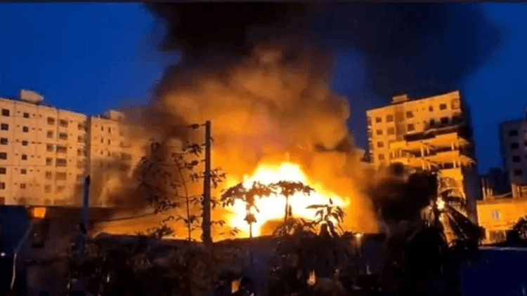 Fire in Kadamtali's Saddam Market, 5 fire service units working to douse blaze