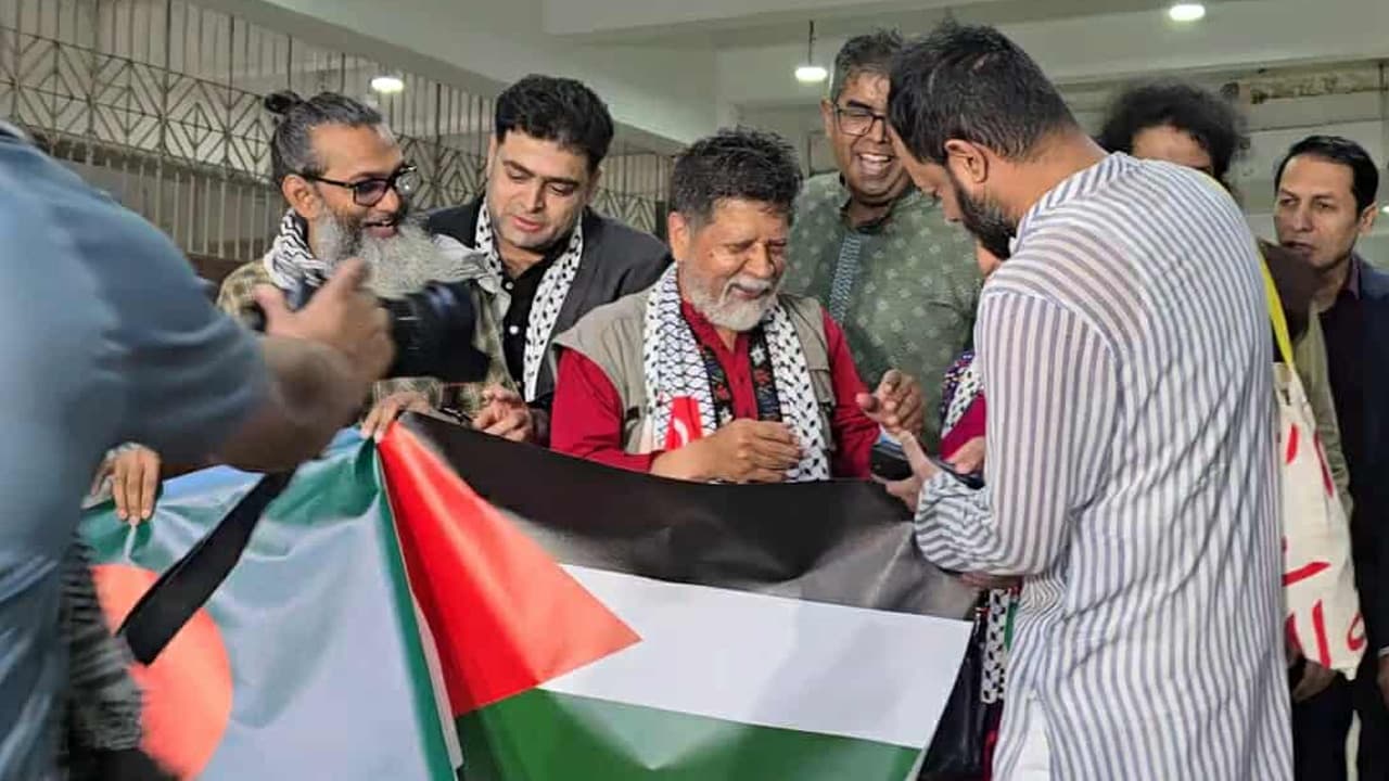 Shahidul Alam returns home after detention in israel