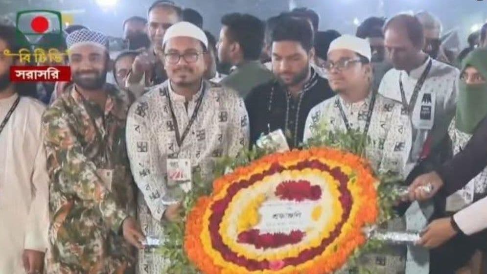 DUCSU pays tribute at Shaheed Minar without informing members