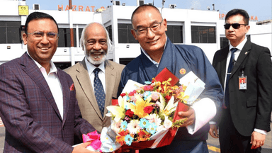 Bhutanese PM makes transit stopover in Dhaka