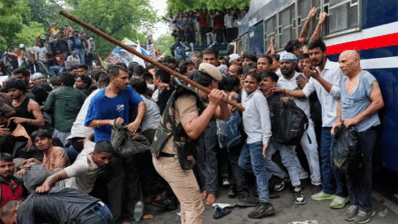 Fresh clashes in Delhi, 16 metro stations shut amid protests